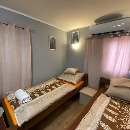Guest house Baber Apartmanhaz Balatonakarattya