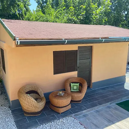 Babér Balatonakarattya Pensión 3*